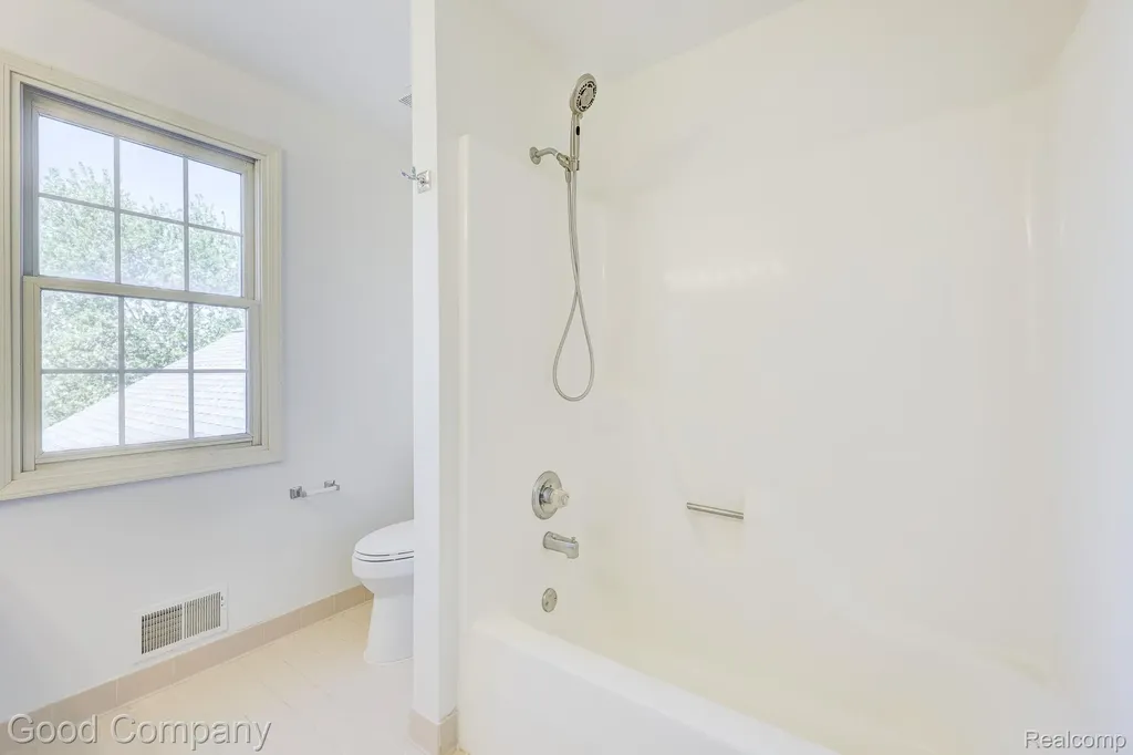 3526 Inverness Drive Oakland Charter Township MI 48306