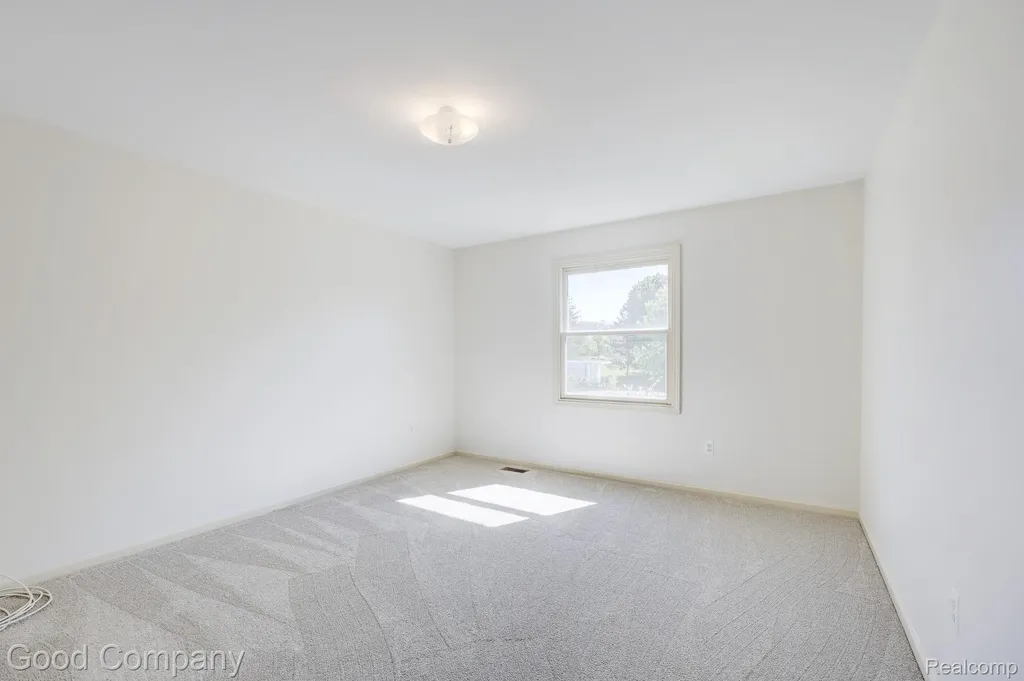 3526 Inverness Drive Oakland Charter Township MI 48306