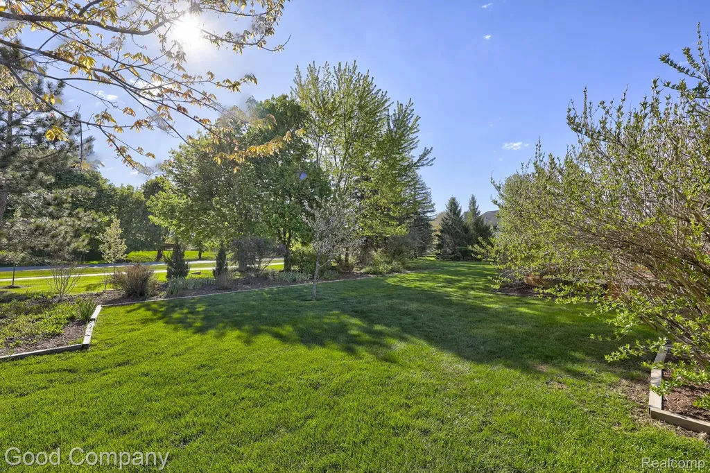 3526 Inverness Drive Oakland Charter Township MI 48306