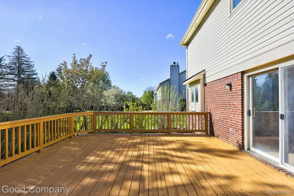 3526 Inverness Drive Oakland Charter Township MI 48306