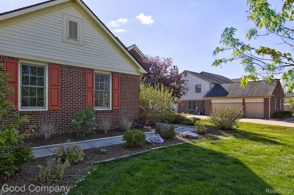 3526 Inverness Drive Oakland Charter Township MI 48306