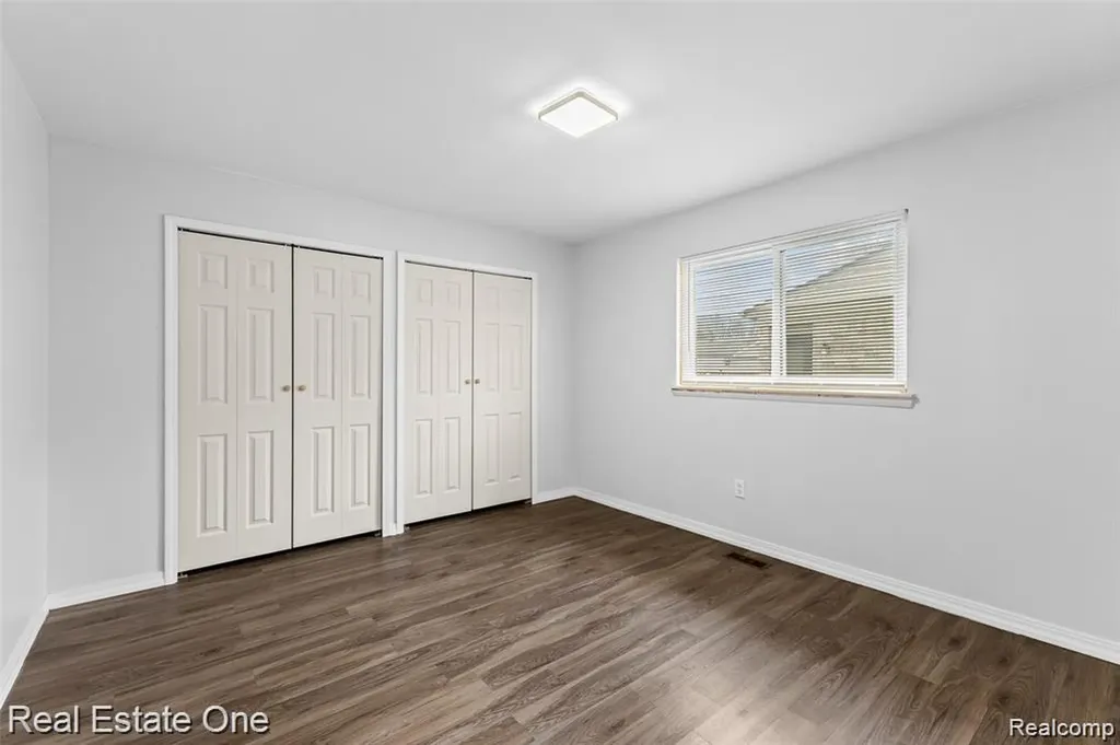 8456 Robindale Street Dearborn Heights City MI 48127