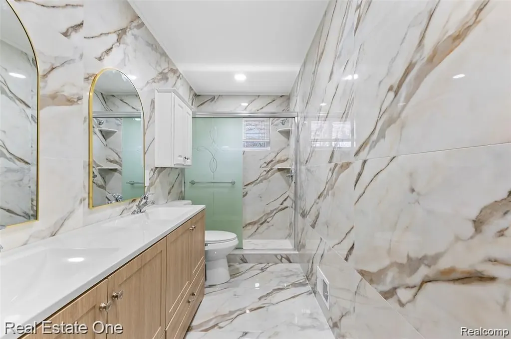8456 Robindale Street Dearborn Heights City MI 48127