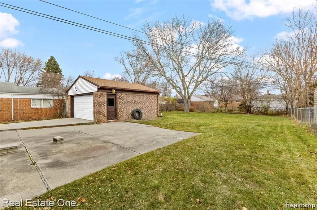 8456 Robindale Street Dearborn Heights City MI 48127