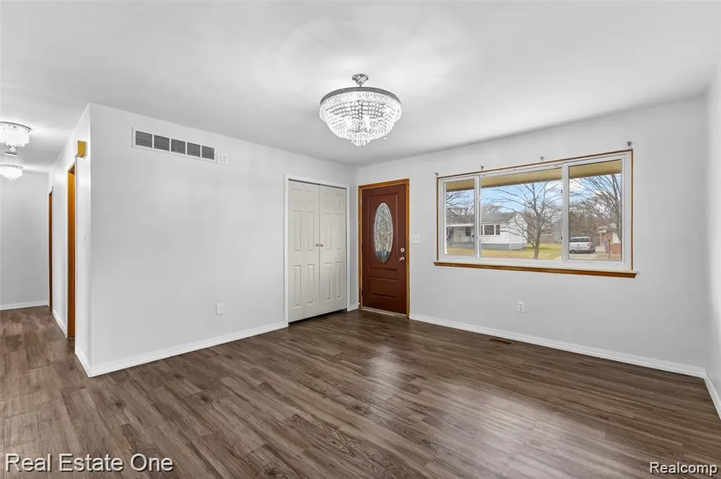 8456 Robindale Street Dearborn Heights City MI 48127