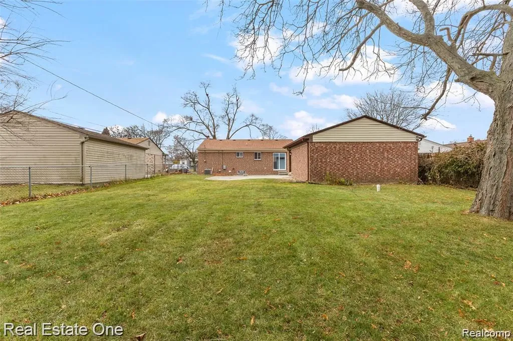 8456 Robindale Street Dearborn Heights City MI 48127