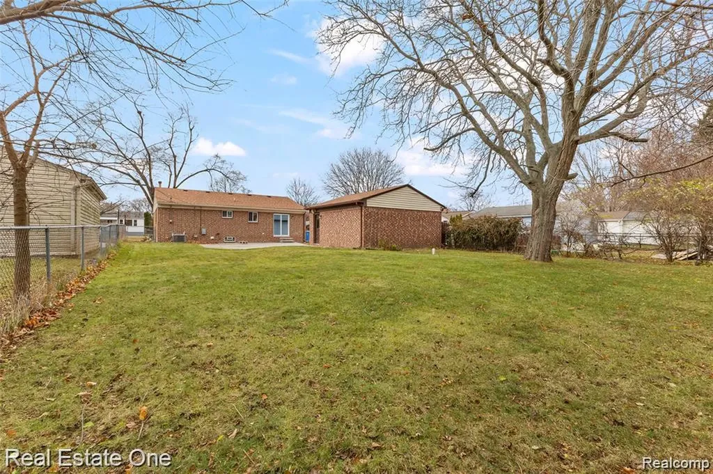 8456 Robindale Street Dearborn Heights City MI 48127