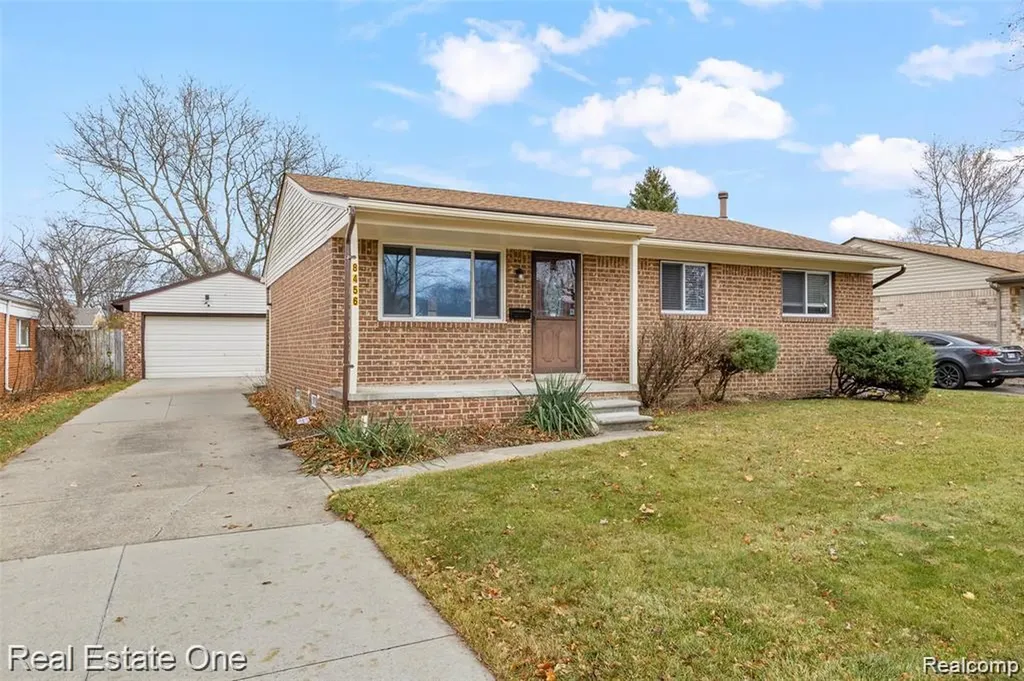 8456 Robindale Street Dearborn Heights City MI 48127