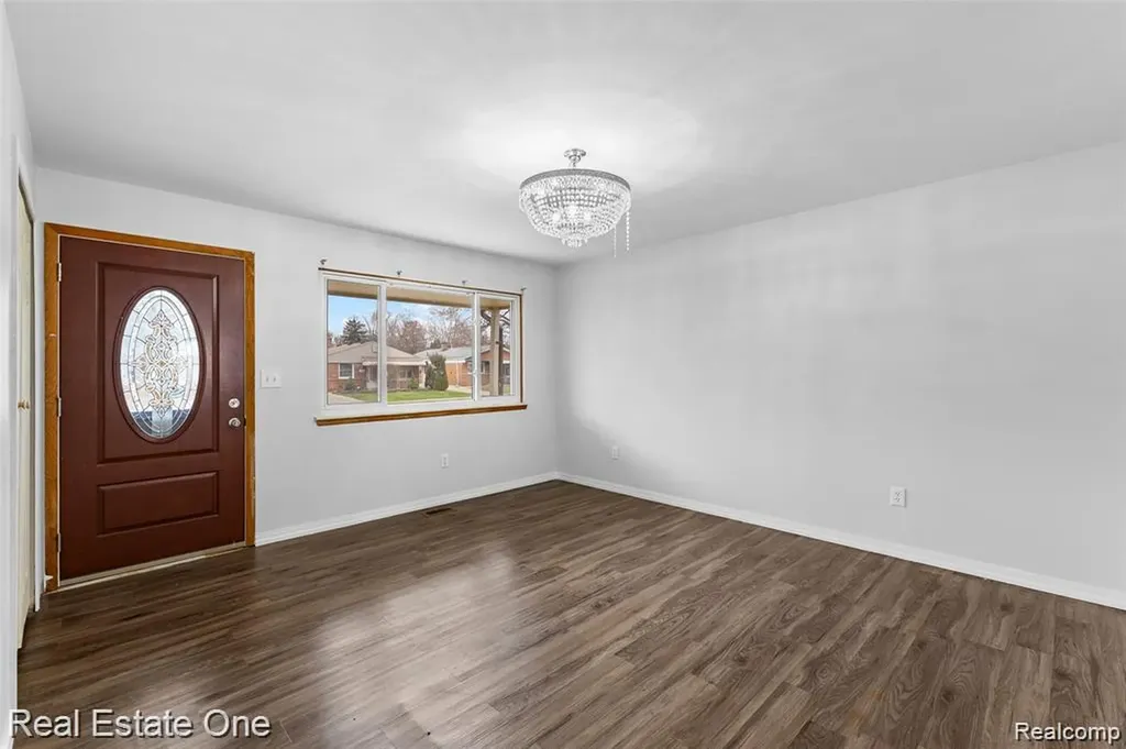 8456 Robindale Street Dearborn Heights City MI 48127
