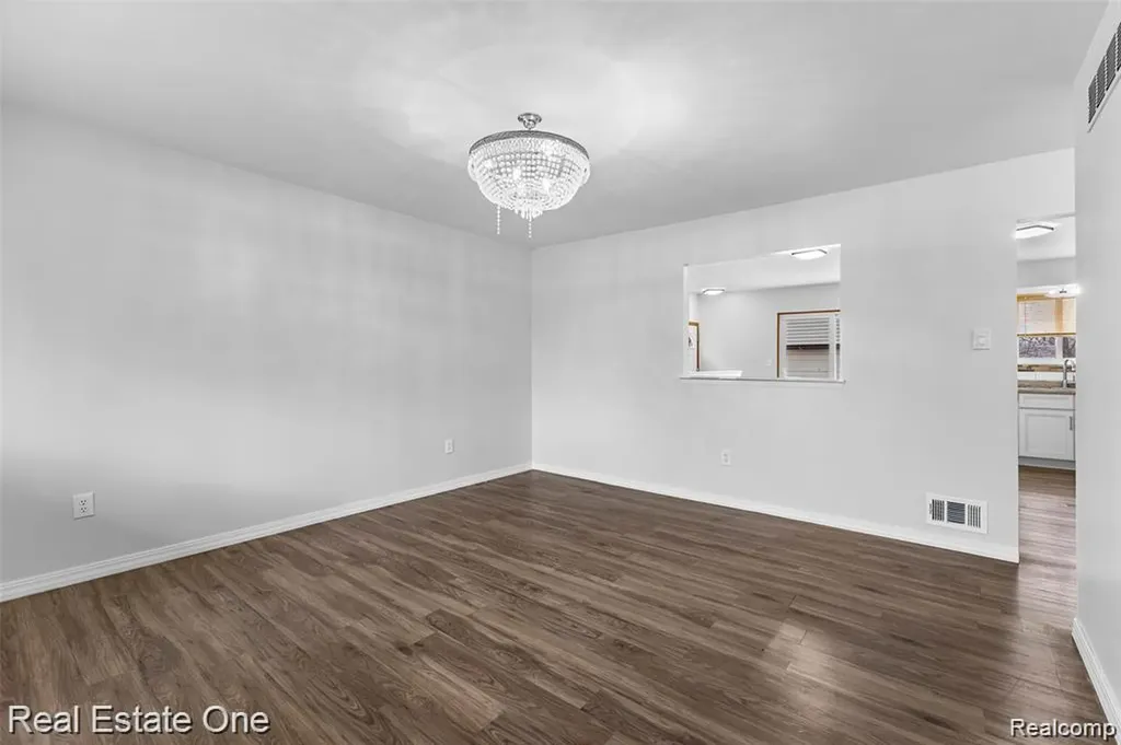 8456 Robindale Street Dearborn Heights City MI 48127