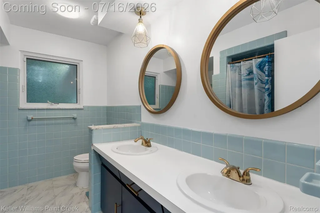 197 Perrydale Street Rochester Hills City MI 48306