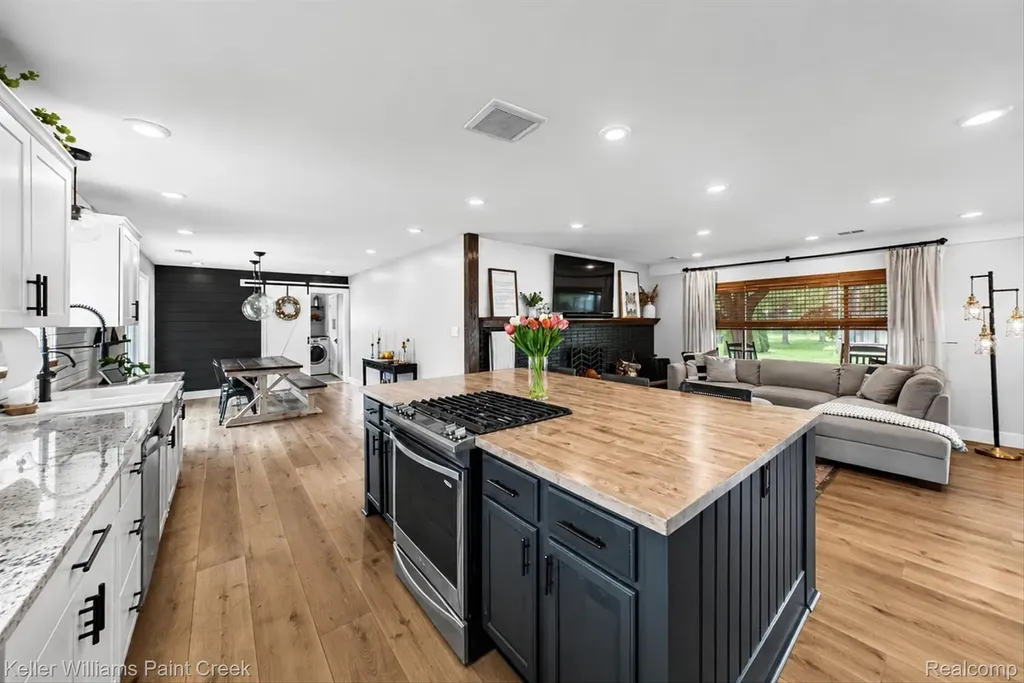 2935 Saint Jude Drive Waterford Charter Township MI 48329