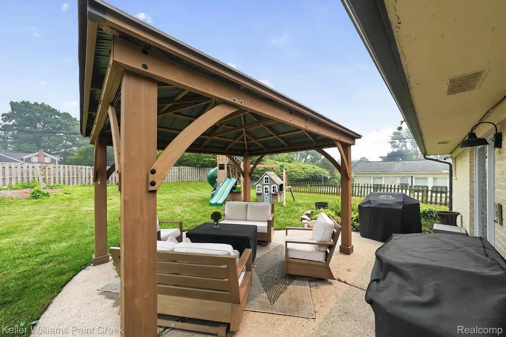 2935 Saint Jude Drive Waterford Charter Township MI 48329