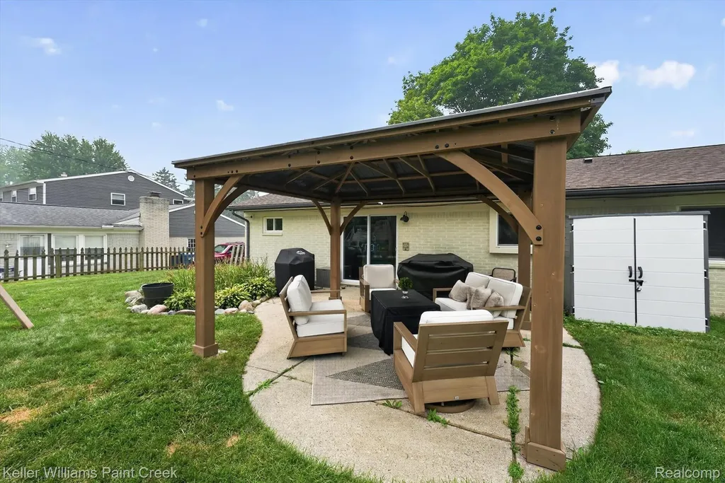 2935 Saint Jude Drive Waterford Charter Township MI 48329