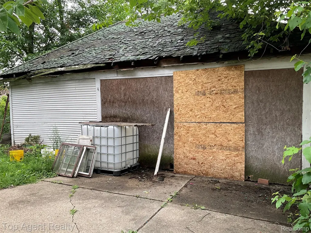 18063 Pelkey Street Detroit City MI 48205