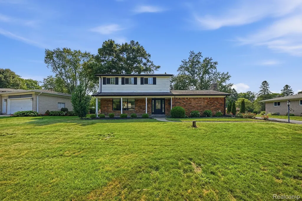 8327 Fox Bay Drive White Lake Charter Township MI 48386