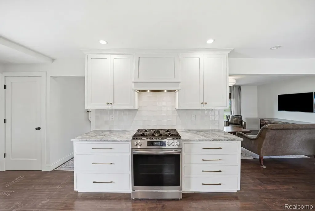 8327 Fox Bay Drive White Lake Charter Township MI 48386