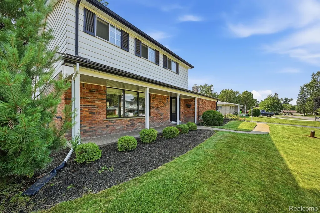 8327 Fox Bay Drive White Lake Charter Township MI 48386