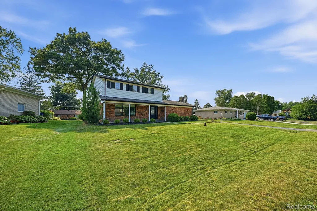 8327 Fox Bay Drive White Lake Charter Township MI 48386
