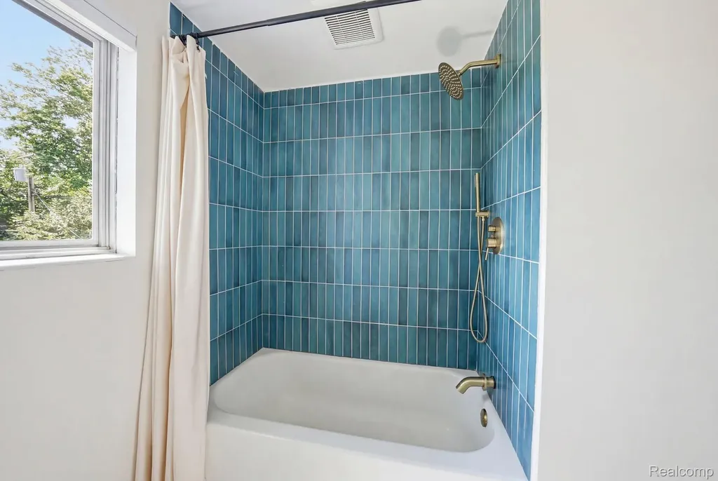 8327 Fox Bay Drive White Lake Charter Township MI 48386