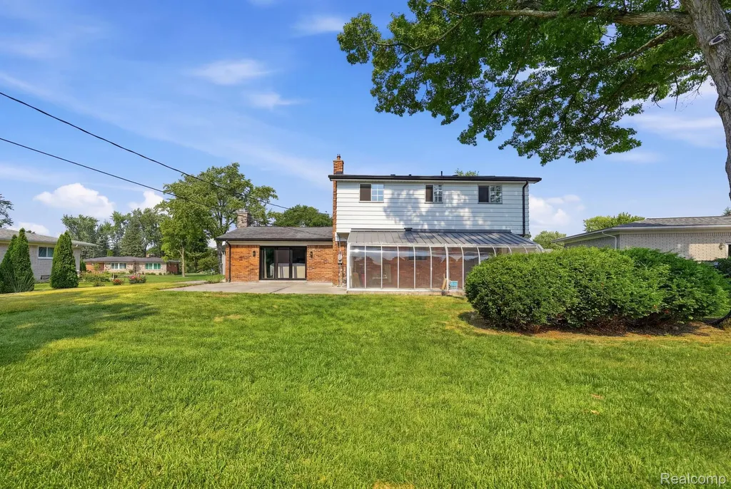 8327 Fox Bay Drive White Lake Charter Township MI 48386
