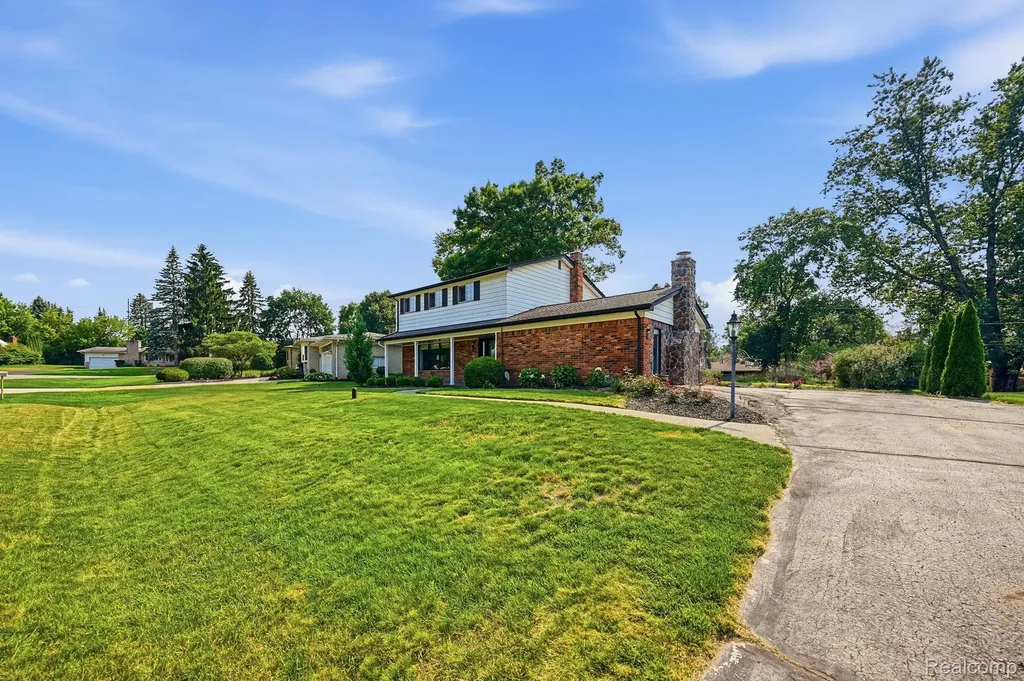 8327 Fox Bay Drive White Lake Charter Township MI 48386