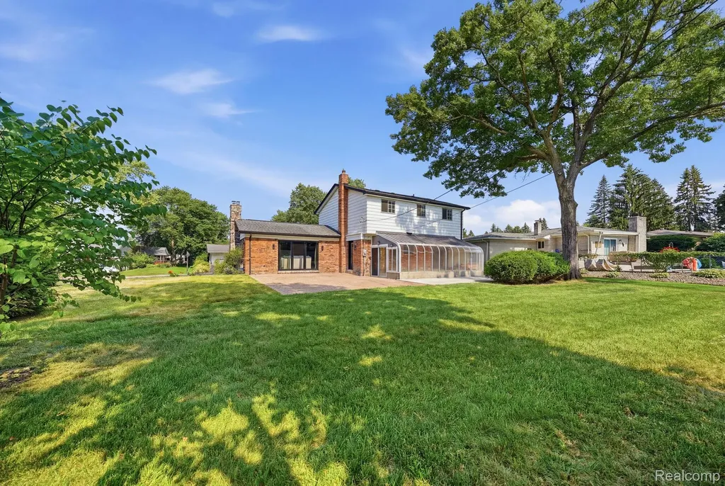8327 Fox Bay Drive White Lake Charter Township MI 48386