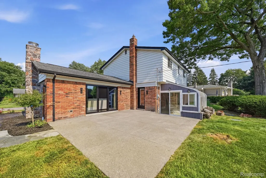 8327 Fox Bay Drive White Lake Charter Township MI 48386