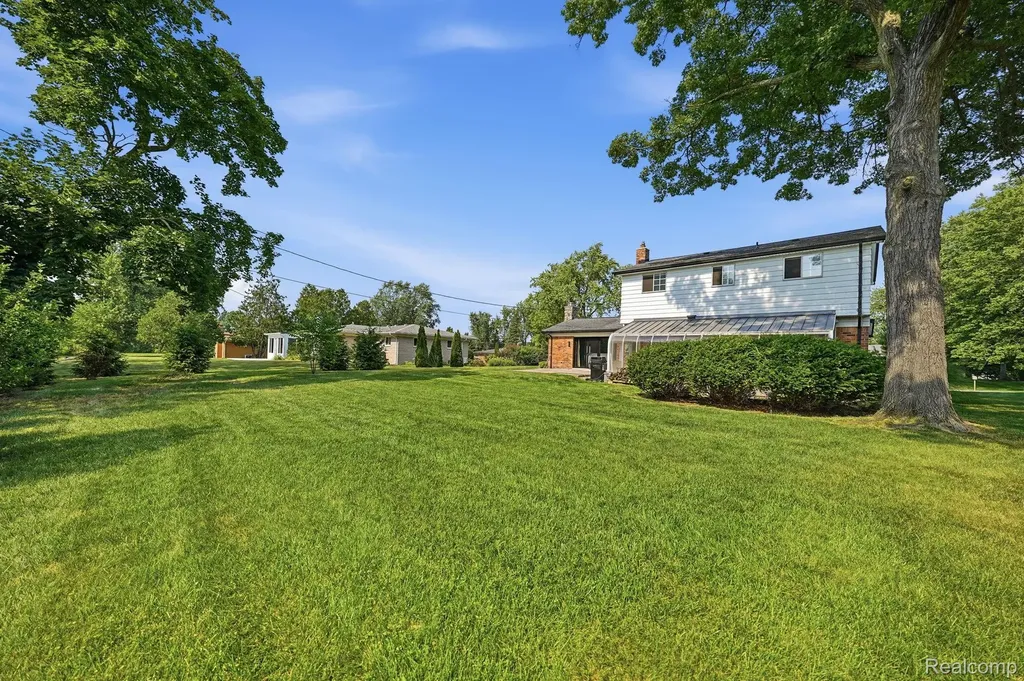 8327 Fox Bay Drive White Lake Charter Township MI 48386