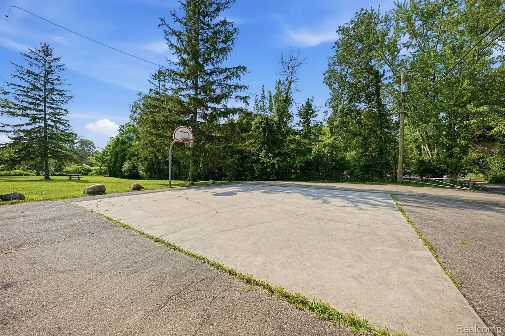 8327 Fox Bay Drive White Lake Charter Township MI 48386
