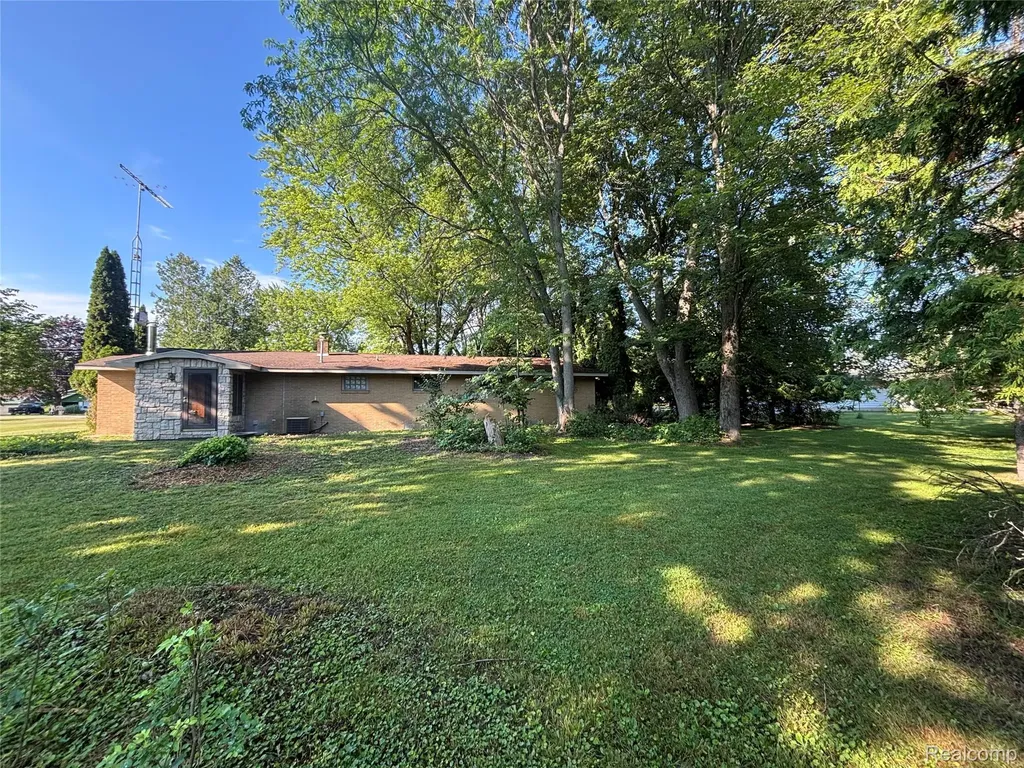 709 E Michigan Avenue E Au Gres City MI 48703