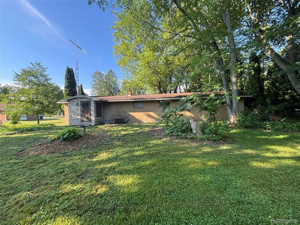 709 E Michigan Avenue E Au Gres City MI 48703