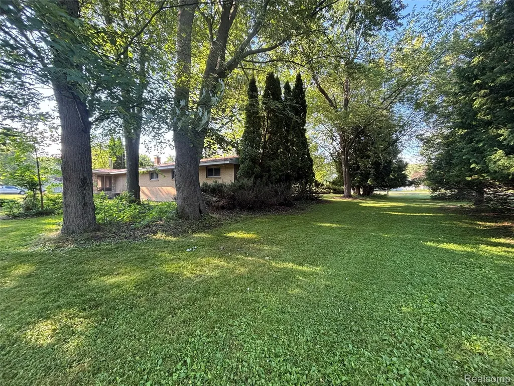 709 E Michigan Avenue E Au Gres City MI 48703
