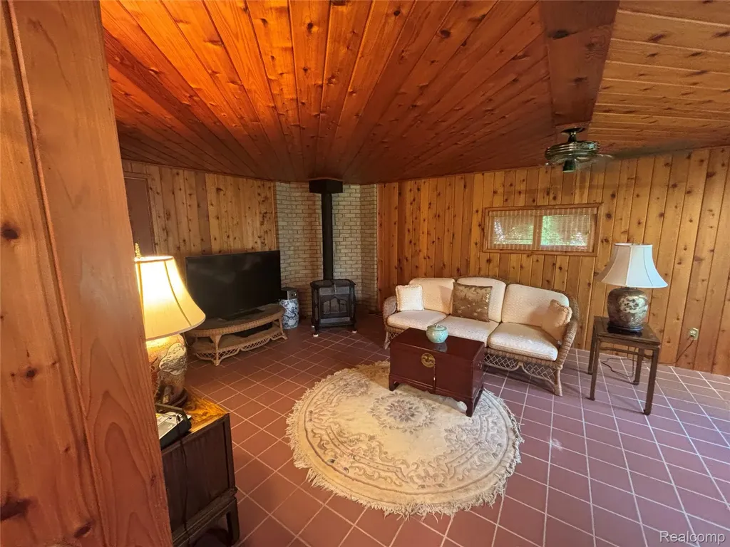 709 E Michigan Avenue E Au Gres City MI 48703