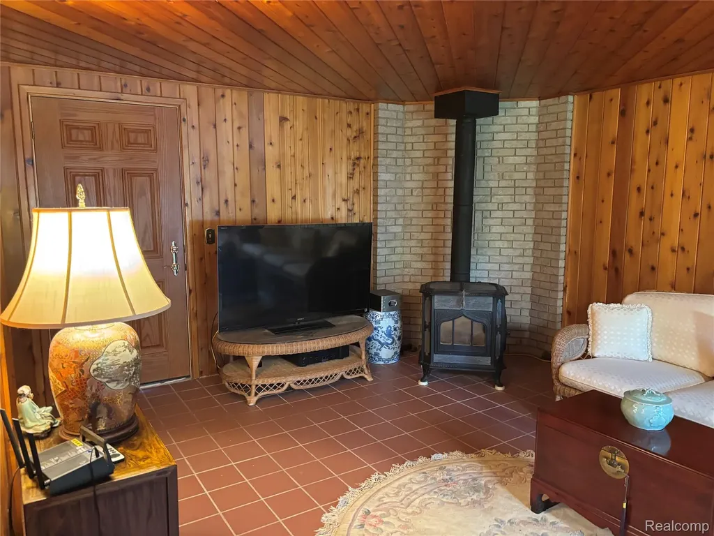 709 E Michigan Avenue E Au Gres City MI 48703