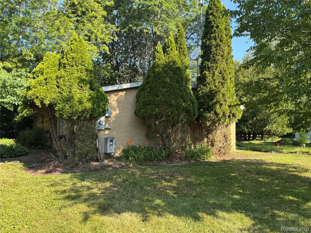 709 E Michigan Avenue E Au Gres City MI 48703