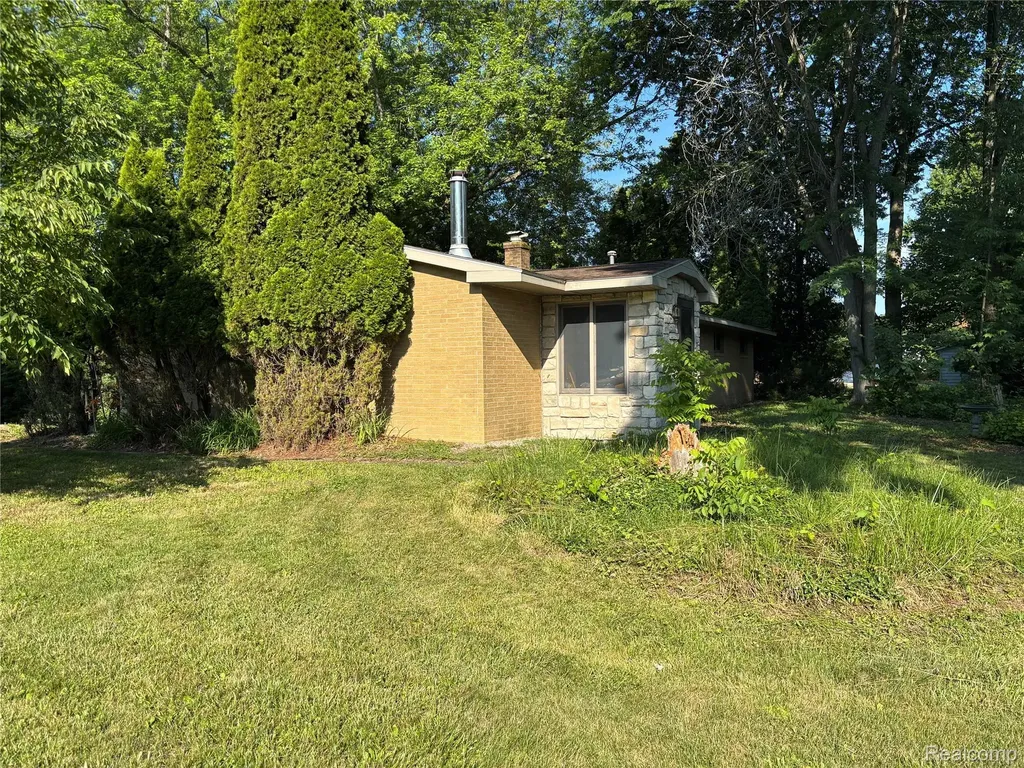 709 E Michigan Avenue E Au Gres City MI 48703
