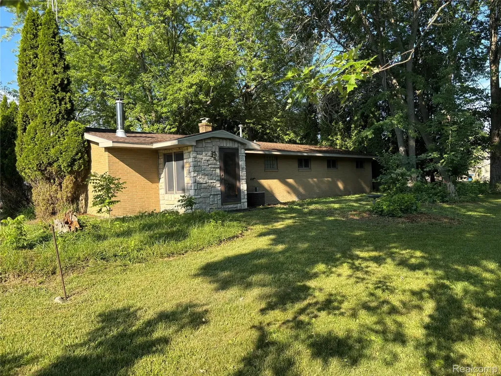 709 E Michigan Avenue E Au Gres City MI 48703