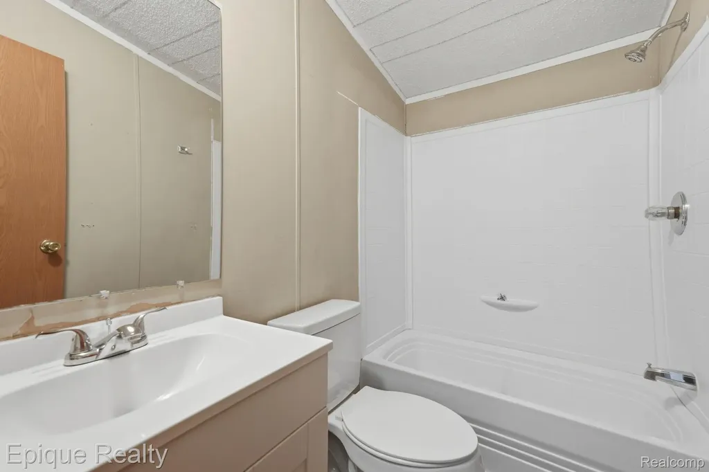 17121 Julie Drive Springfield Charter Township MI 48350