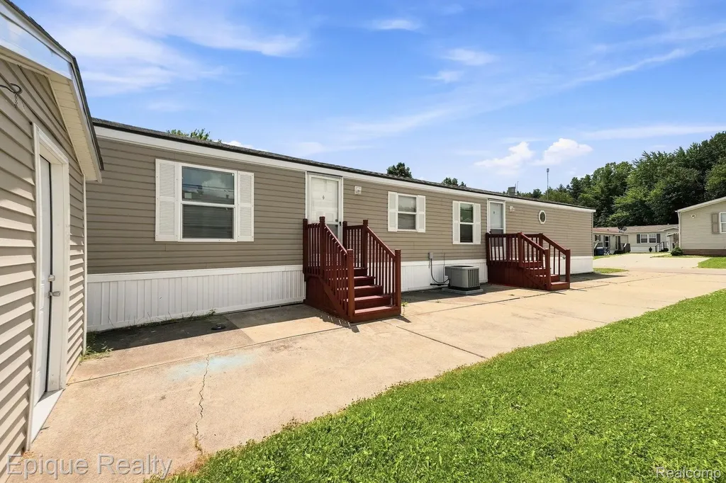 17121 Julie Drive Springfield Charter Township MI 48350