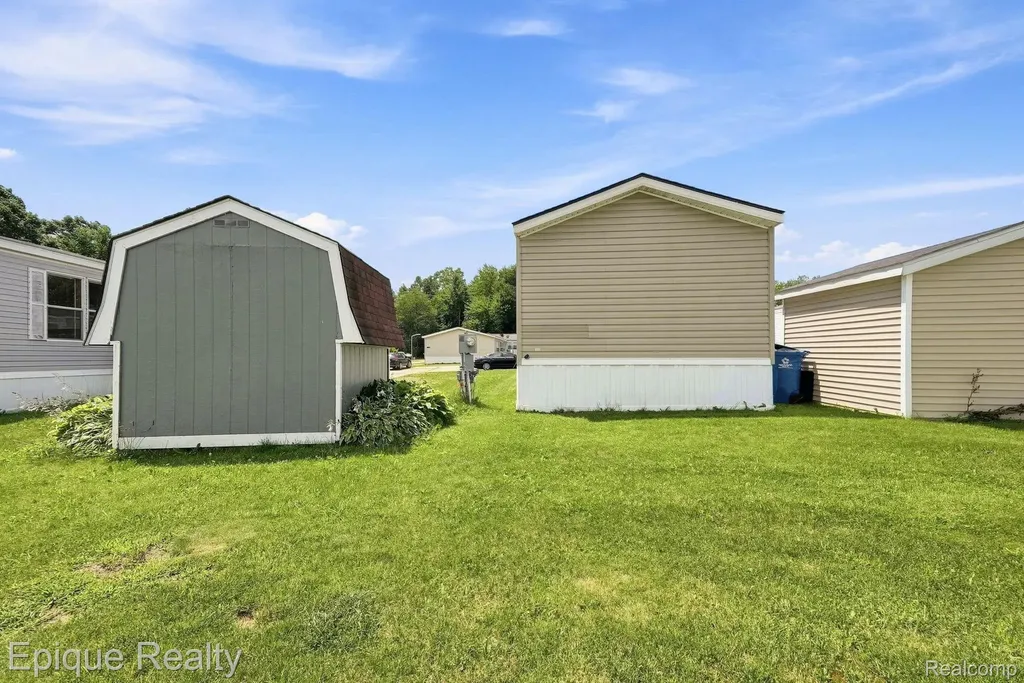 17121 Julie Drive Springfield Charter Township MI 48350