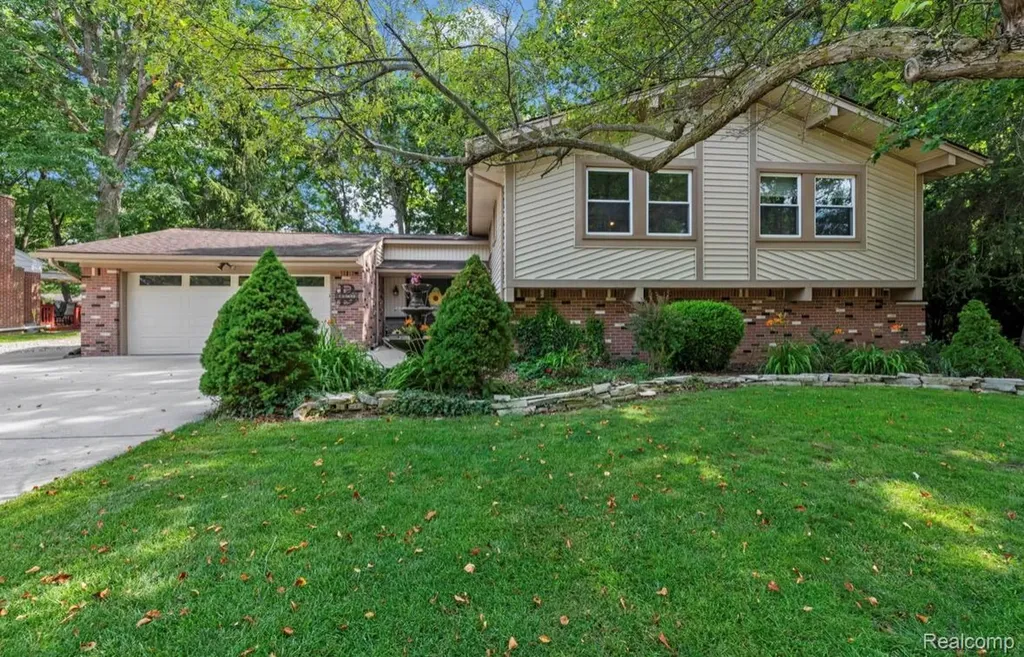 8369 Burning Bush Road Grosse Ile Township MI 48138