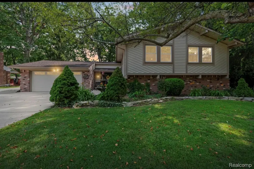 8369 Burning Bush Road Grosse Ile Township MI 48138