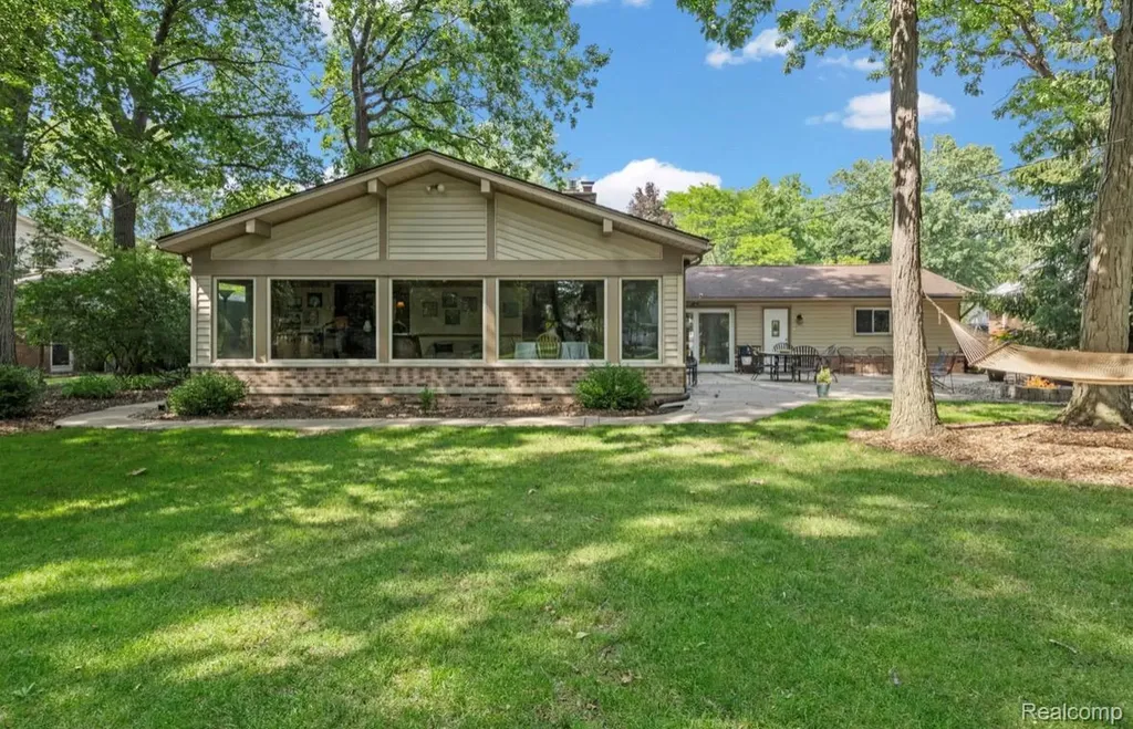 8369 Burning Bush Road Grosse Ile Township MI 48138