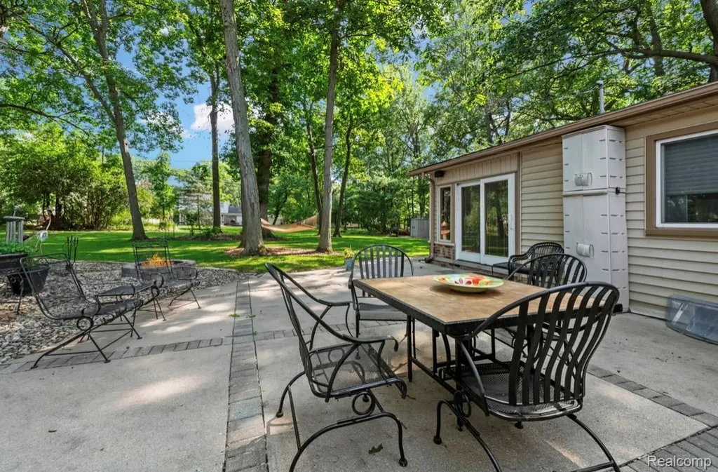 8369 Burning Bush Road Grosse Ile Township MI 48138
