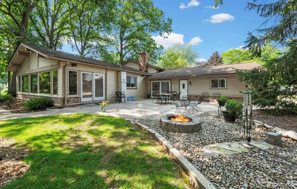 8369 Burning Bush Road Grosse Ile Township MI 48138
