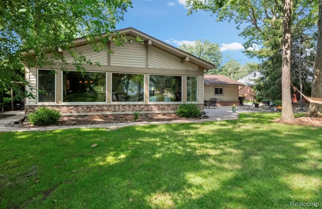 8369 Burning Bush Road Grosse Ile Township MI 48138