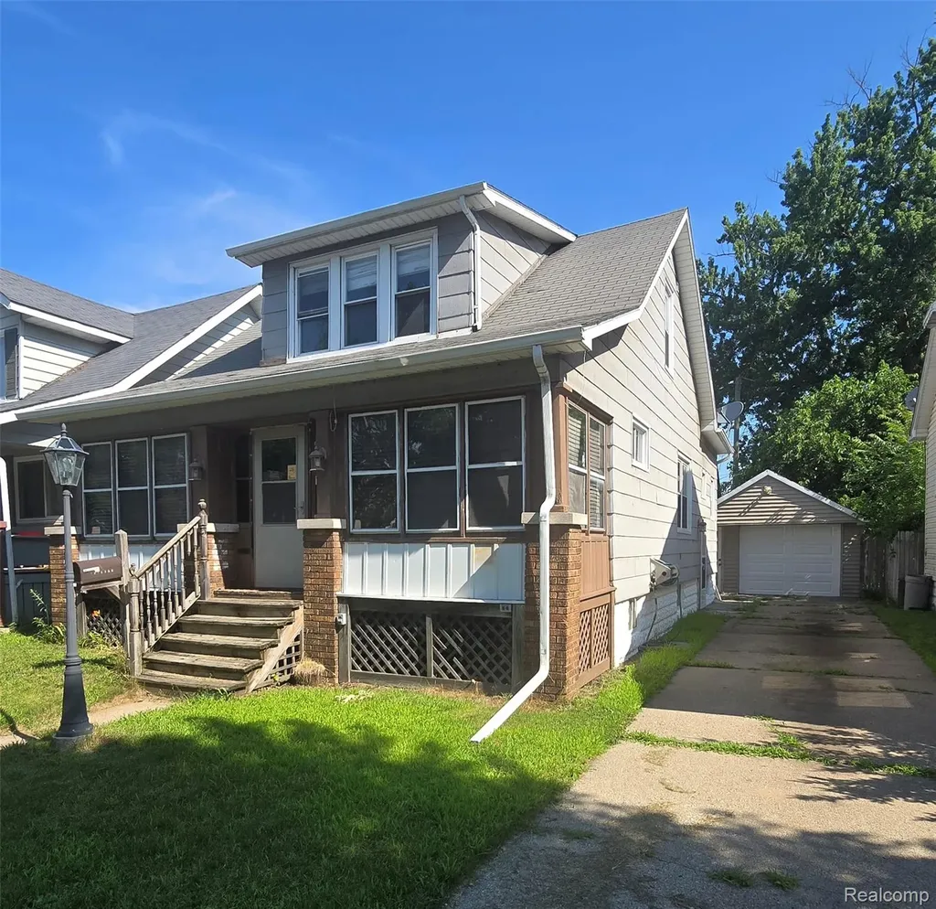 1619 White Street Port Huron City MI 48060
