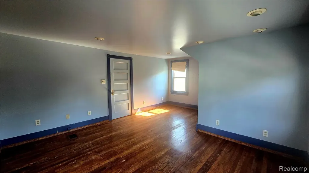 1619 White Street Port Huron City MI 48060