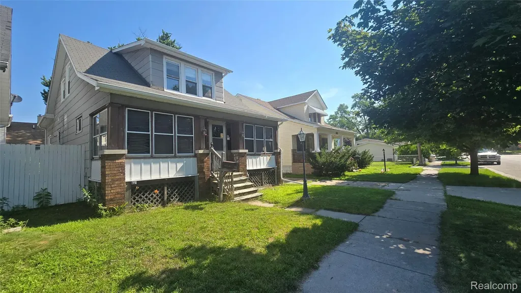 1619 White Street Port Huron City MI 48060